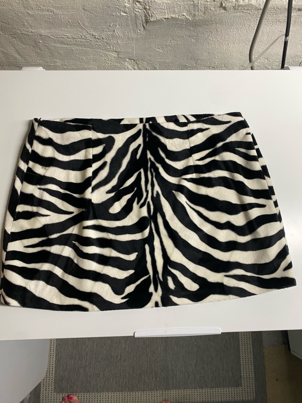 Vintage Express - French Zebra-Print Mini Skirt in Black & White - Picture 4 of 5